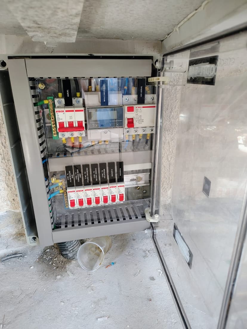 Trabalho de eletricista por FABIO OLIVEIRA RAMOS